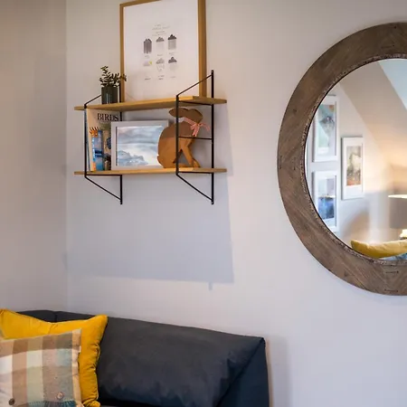 Howe Keld 6 Second Floor Apartment